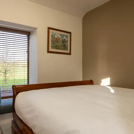 アパート Tigin ディングル