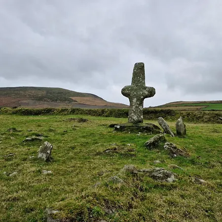 Tigin アパート ディングル